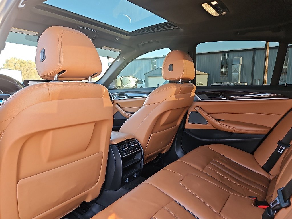 Used 2018 White BMW 540i xDrive image 16