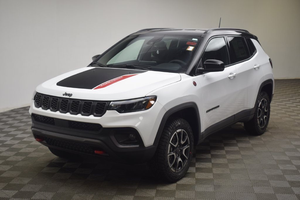 New 2026 Bright White Clear-Coat Exterior Paint Jeep Trailhawk image 15