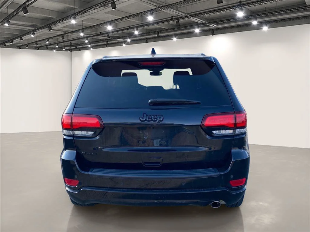 Used 2022 Diamond Black Crystal Pearlcoat Jeep Laredo X image 6