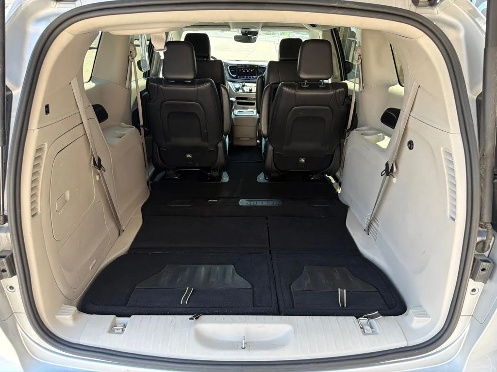 Used 2023 Silver Chrysler Touring L image 20