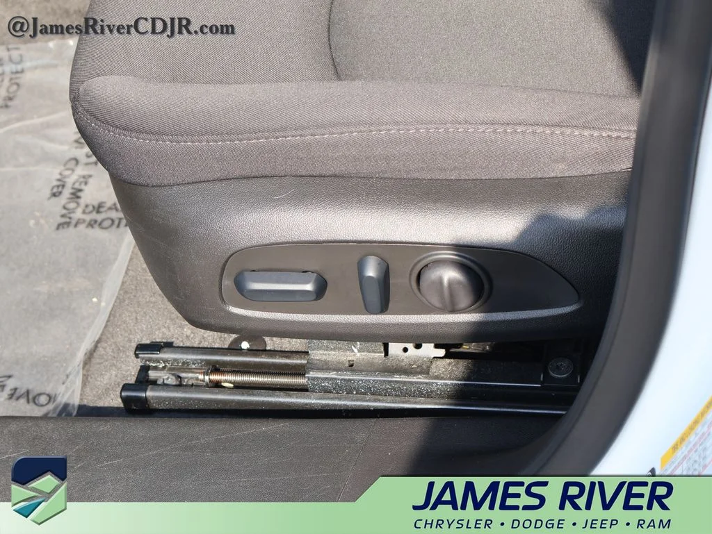 Used 2024 White Chevrolet LT image 23