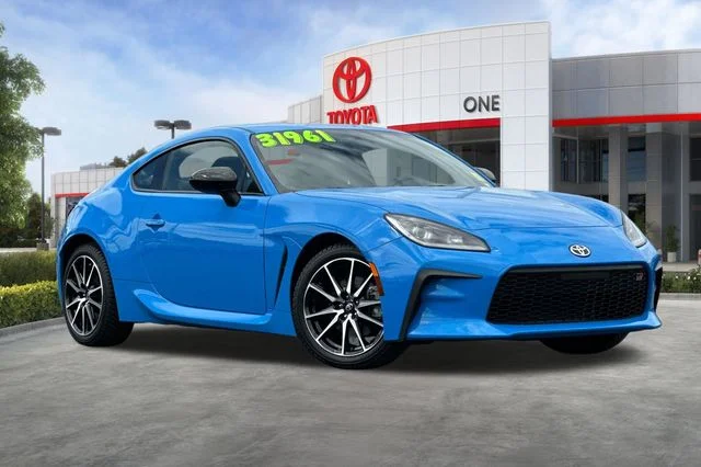 Used 2022  Toyota Base image 2