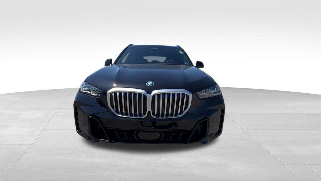 New 2026 Black Sapphire Metallic BMW xDrive50e image 15