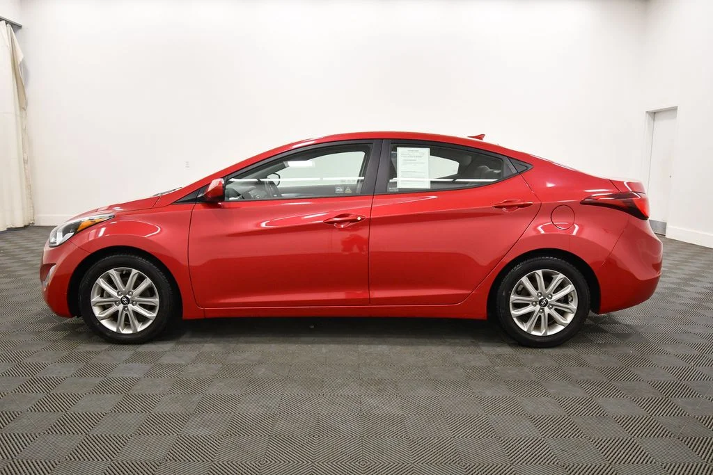Used 2016 Red Hyundai SE image 4