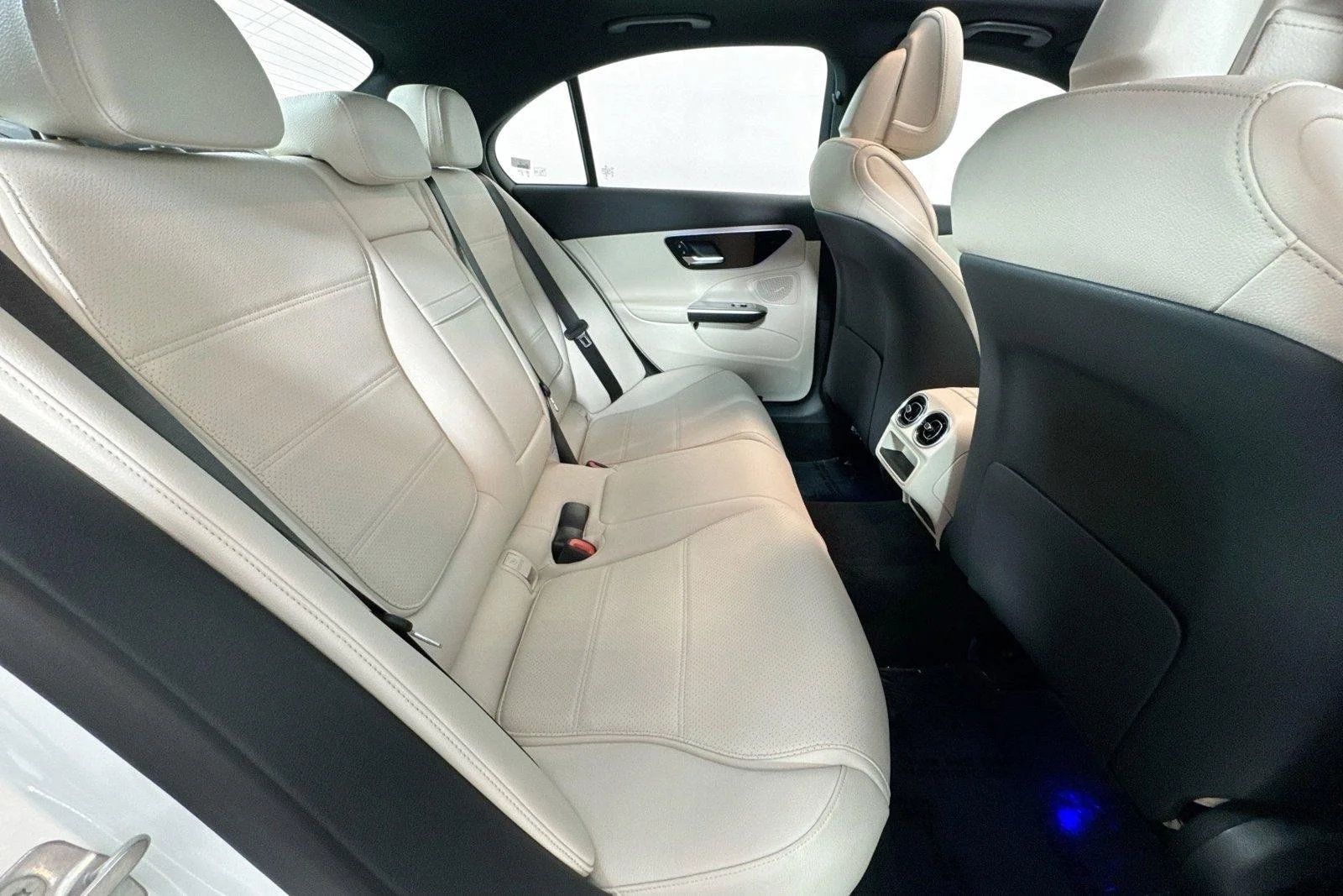 Used 2024 Polar White Mercedes-Benz C 300 image 26