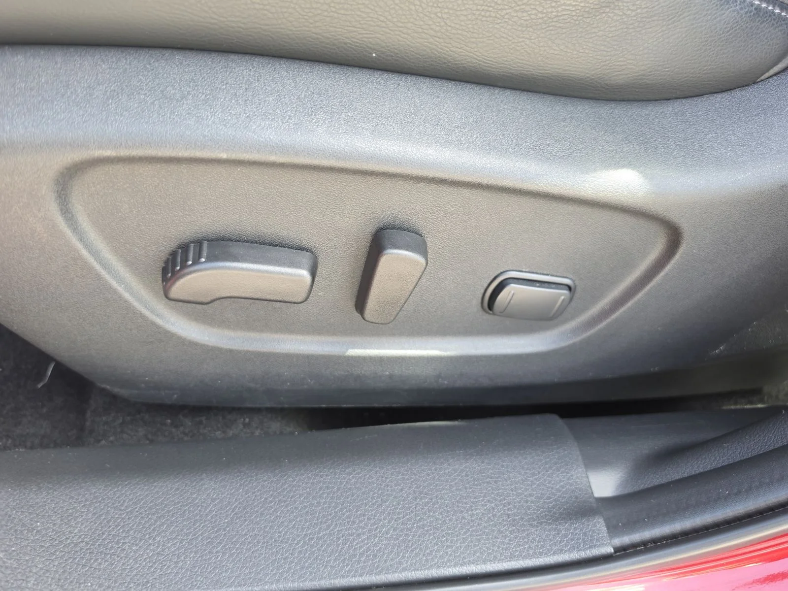 Used 2022 Red Nissan SV image 22