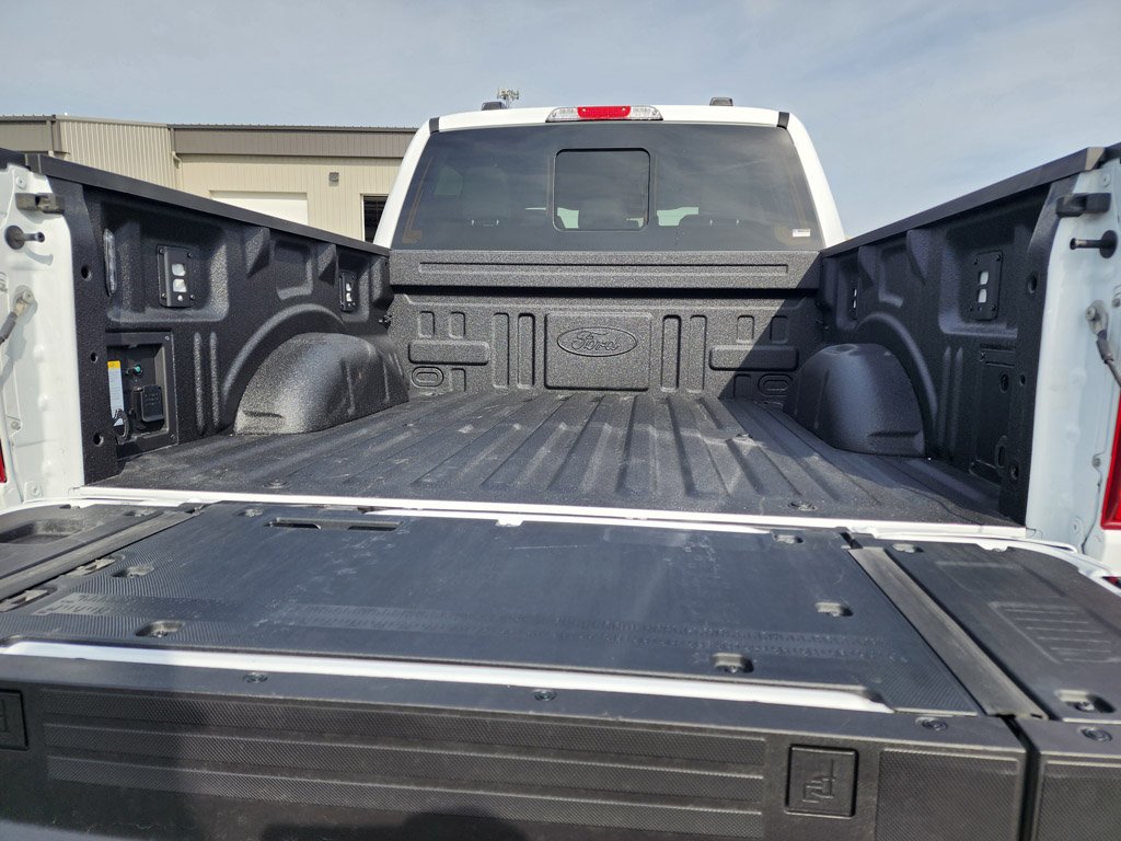 Used 2025 Oxford White Ford LARIAT image 5