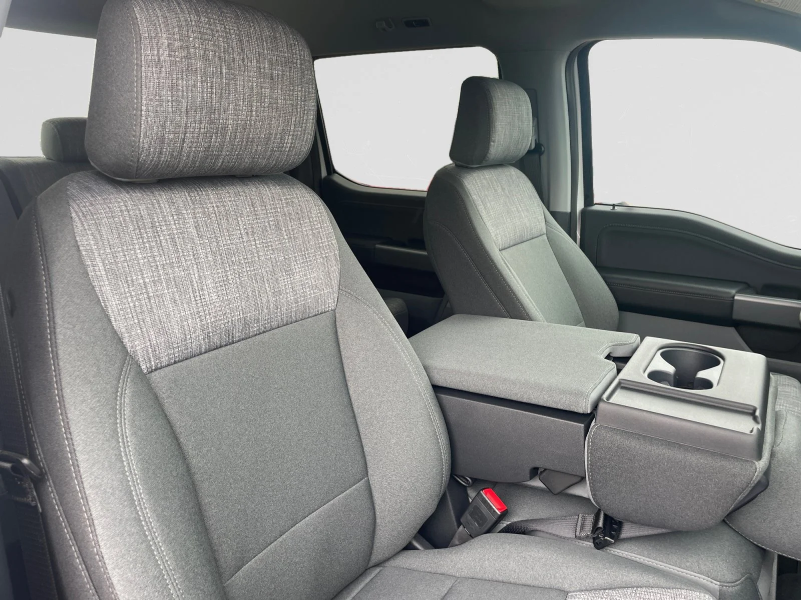 New 2026 Oxford White Ford XLT image 11