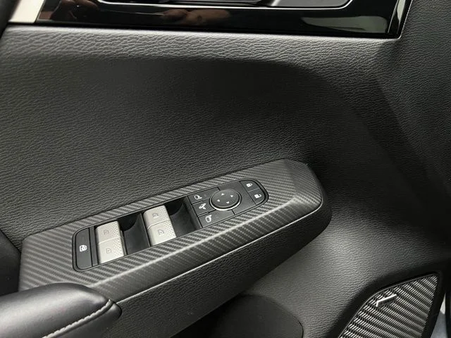 Used 2025 Moonstone Gray Metallic/Black Roof Mitsubishi SE image 40