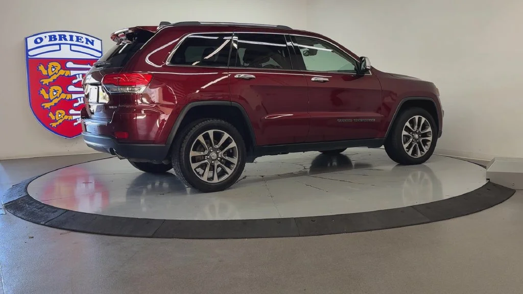 Used 2018 Velvet Jeep Limited image 4