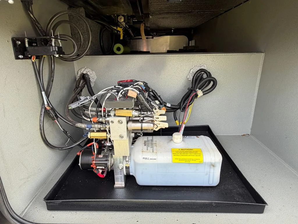 Used 2014  Tiffin  image 15