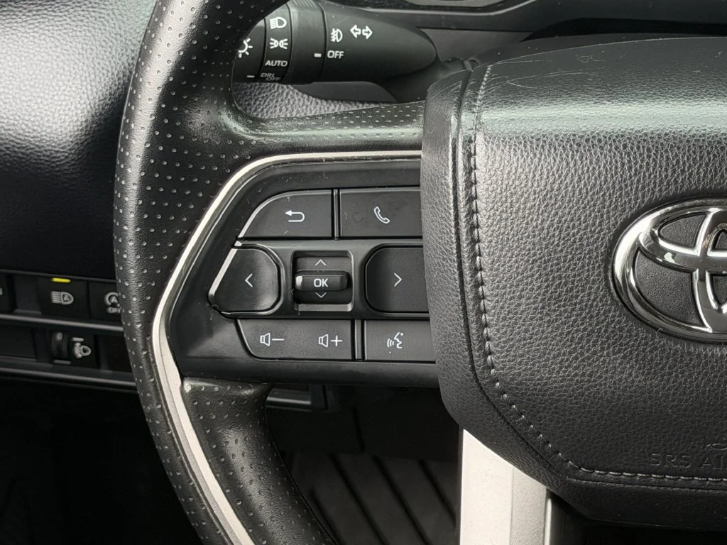 Used 2025 White Toyota SR5 image 15