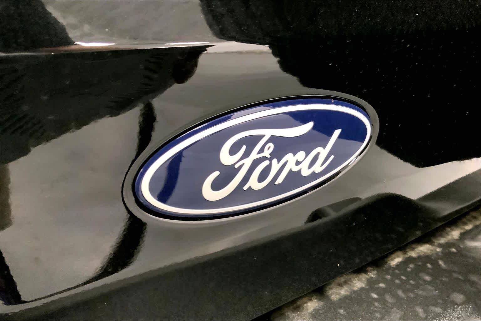 New 2026 Shadow Black Ford Outer Banks® image 12