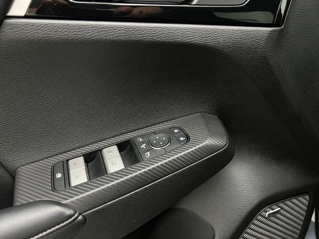 Used 2025 Moonstone Gray Metallic/Black Roof Mitsubishi SE image 40