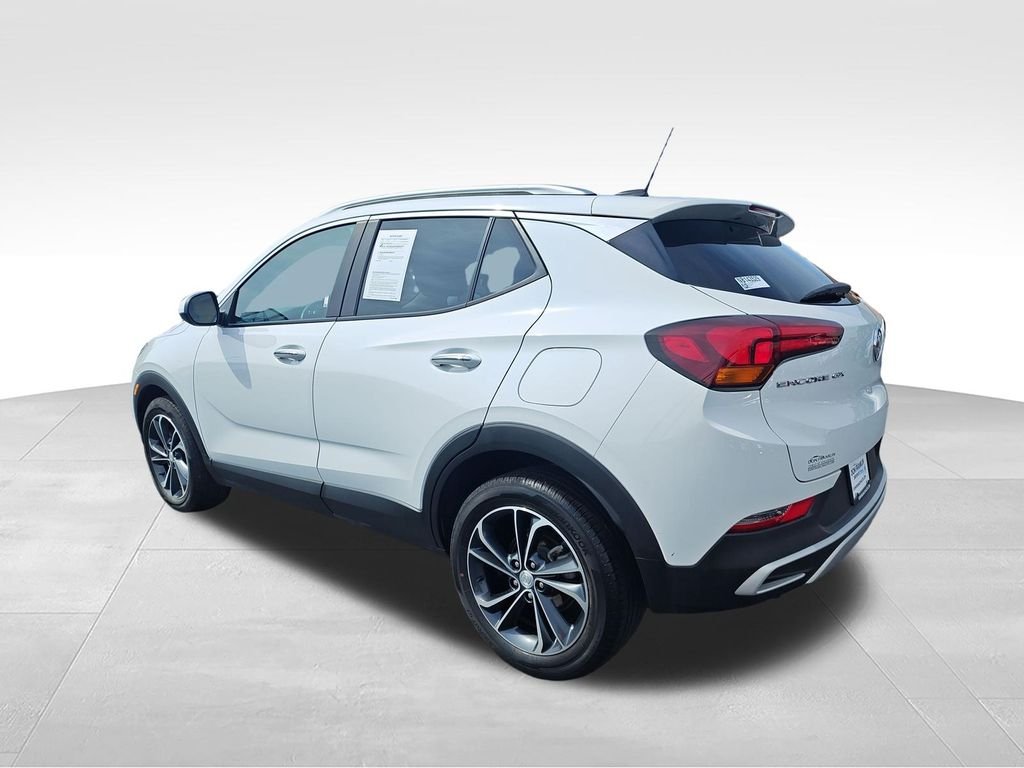 Used 2022 White Buick Select image 3