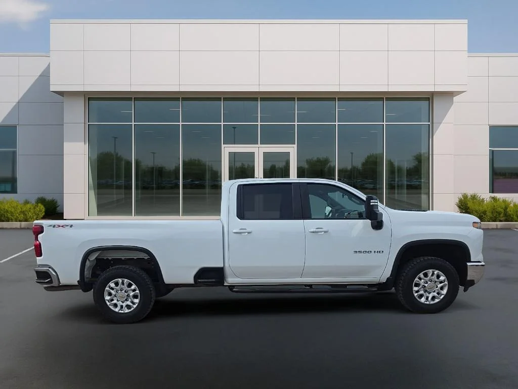 Used 2024 Summit White Chevrolet LT image 8