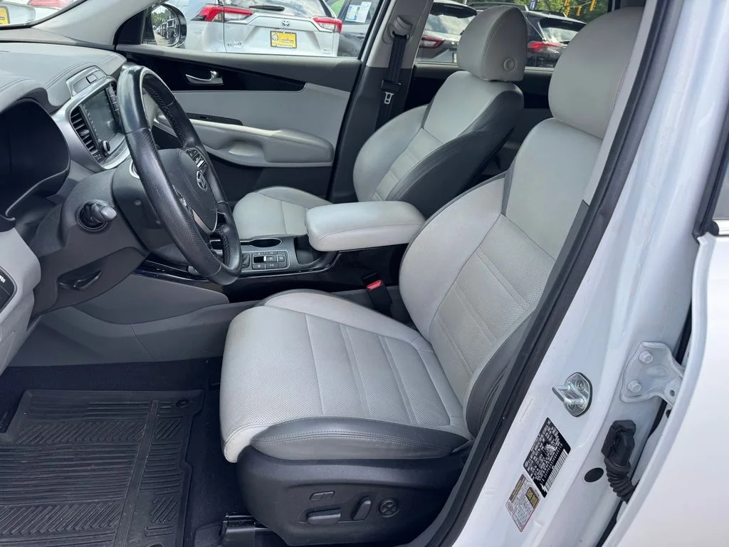 Used 2019 White Kia SX image 5