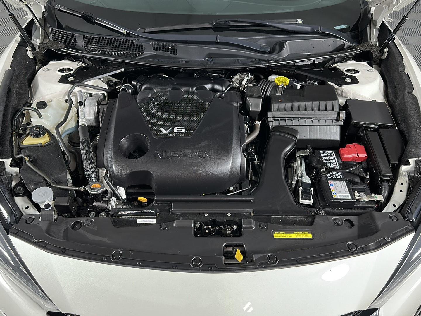 Used 2023 Pearl White Tricoat Nissan SR image 3