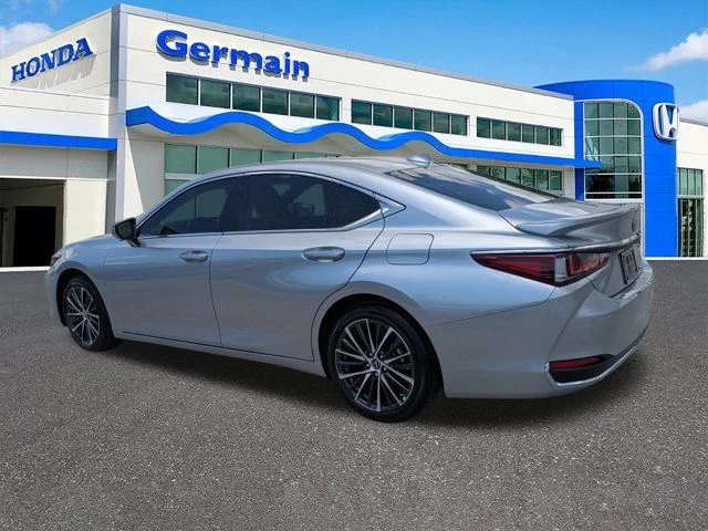 Used 2025 Iridium Lexus 300h image 7