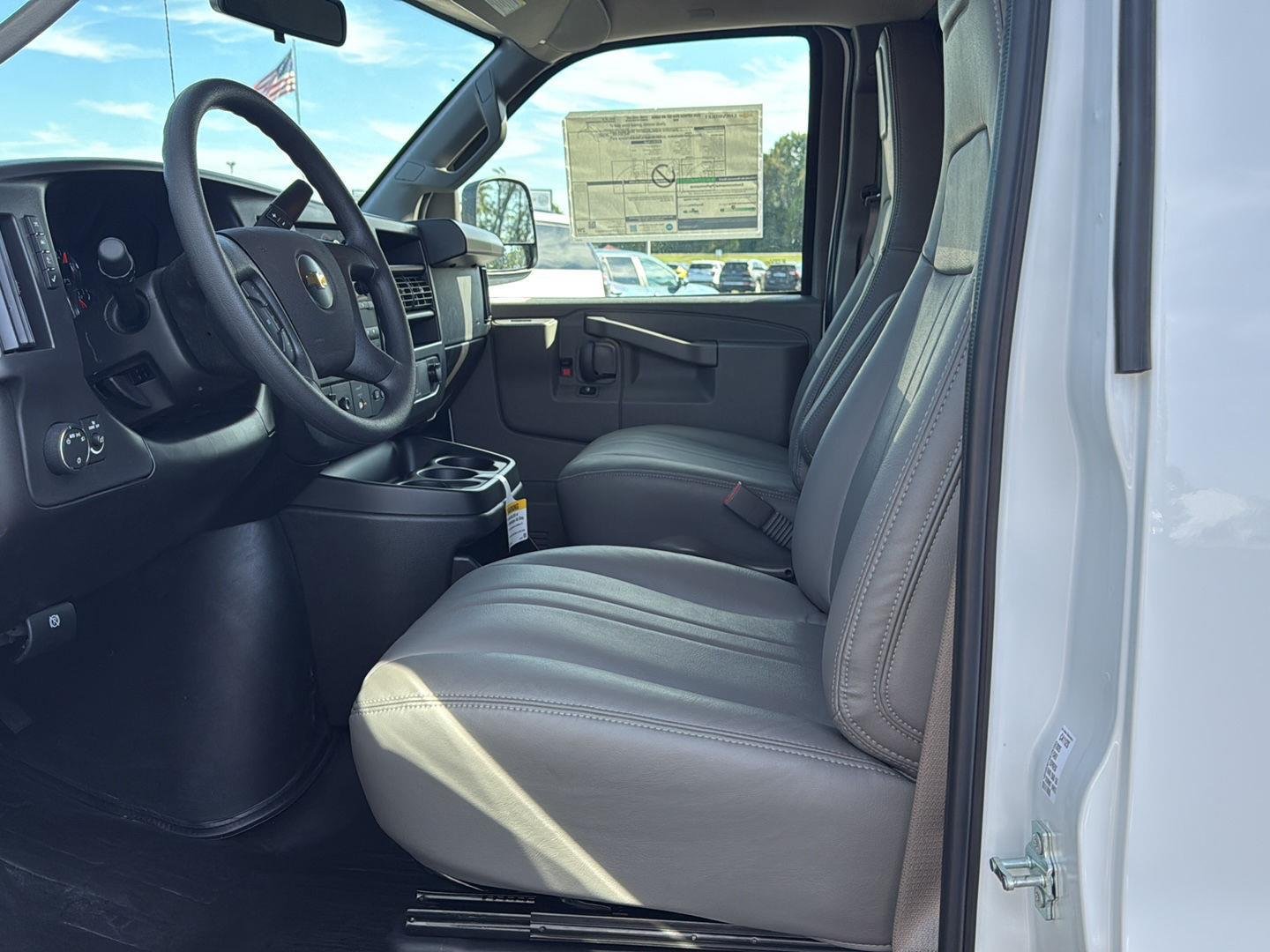 2025 Chevrolet Express Cargo Work Van - Photo 14