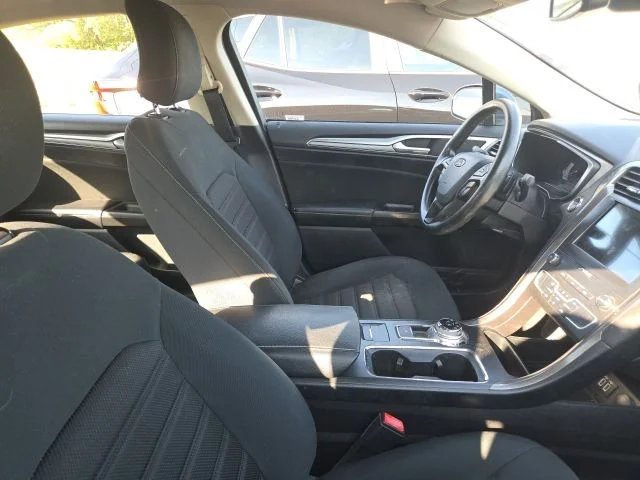 Used 2019 Blue Ford SE image 4