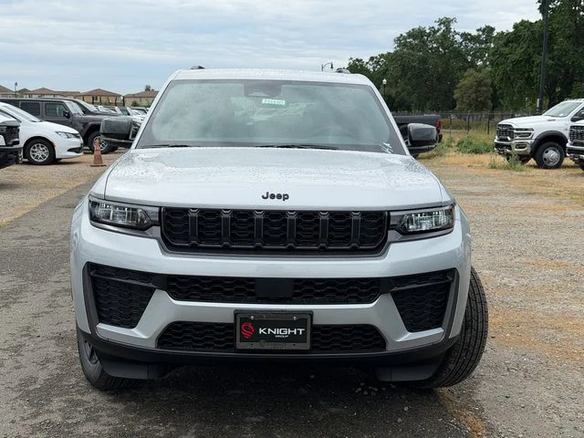 New 2026 Silver Zynith Jeep Altitude image 3
