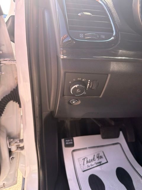 Used 2021 White Jeep Trailhawk image 23