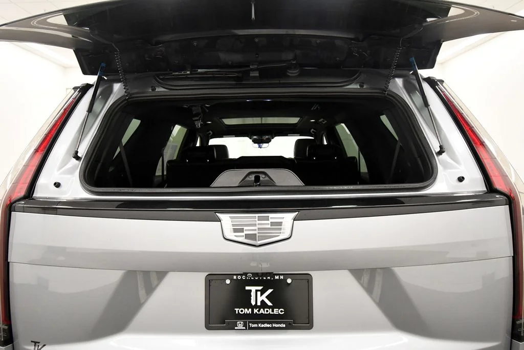 Used 2023  Cadillac Sport image 7