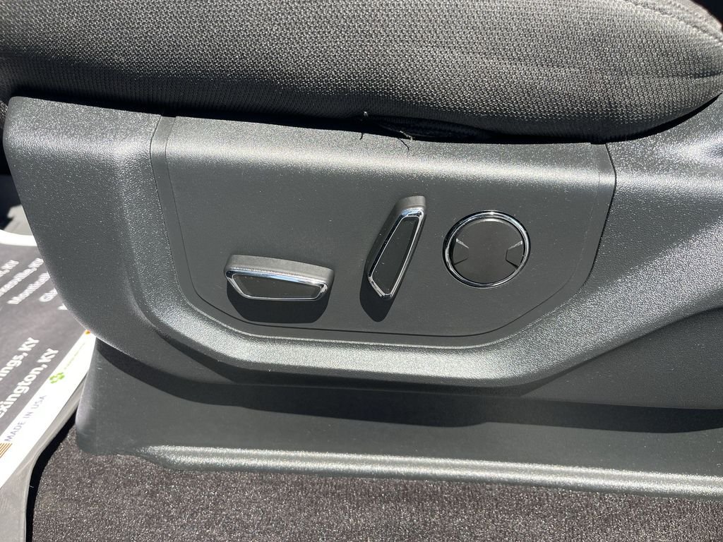 Used 2018 Gray Ford  image 12
