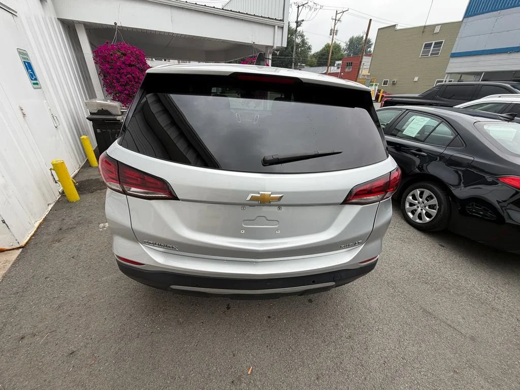 Used 2022 Silver Ice Metallic Chevrolet LT image 4