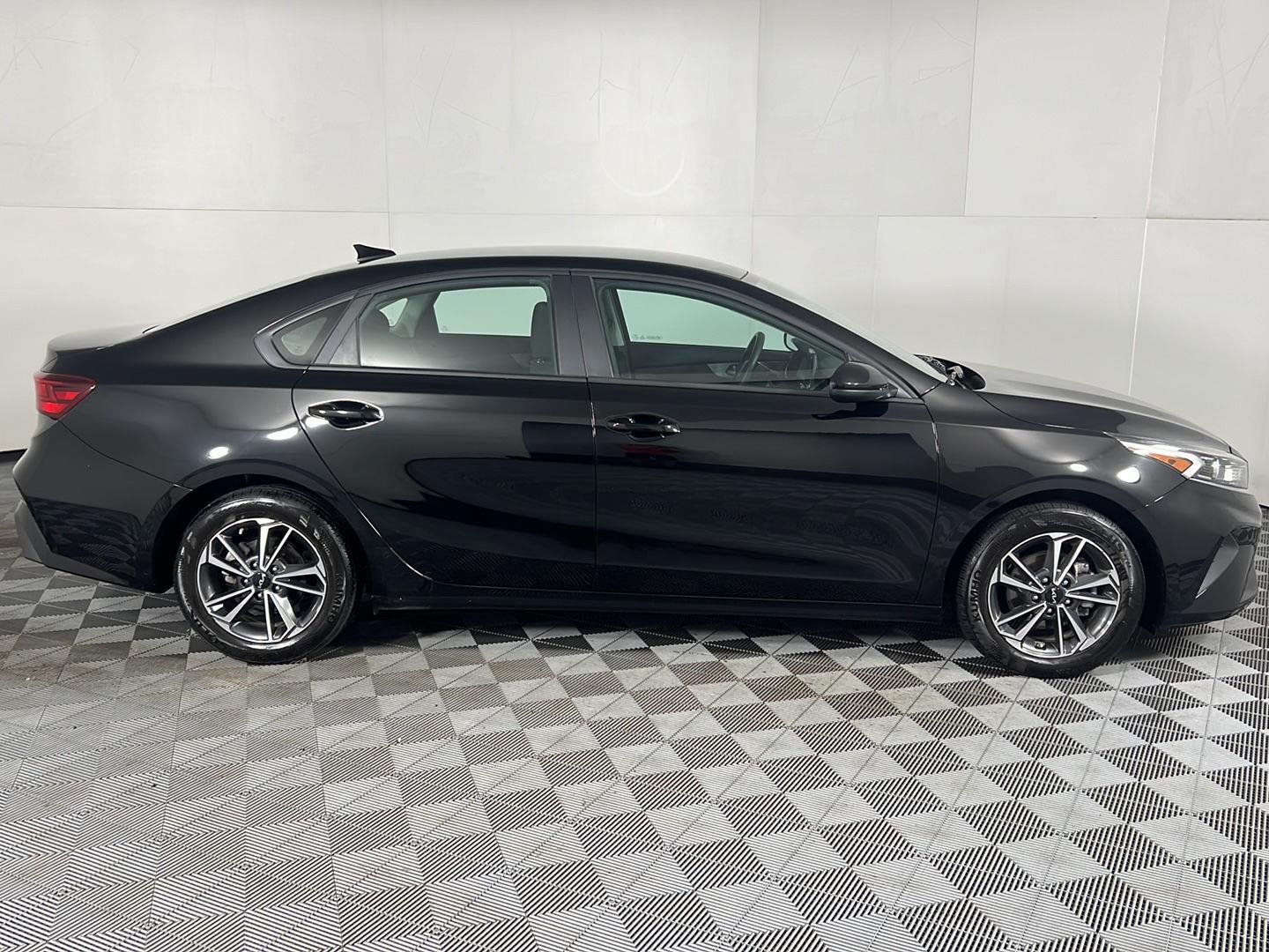 Used 2023 Aurora Black Pearl Kia LXS image 25