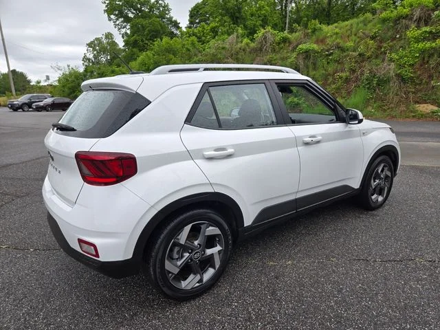 Used 2025 White Hyundai SEL image 8