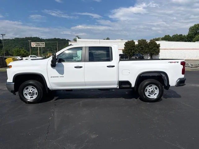 New 2026 Summit White Chevrolet WT image 10
