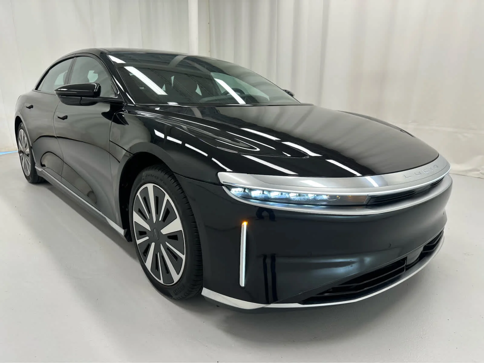 Used 2025 Infinite Black Metallic Lucid Touring image 2