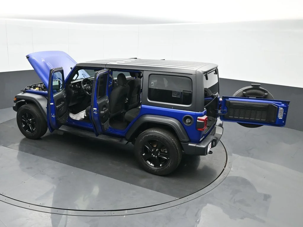 Used 2020 Blue Jeep Unlimited Sport Altitude image 38