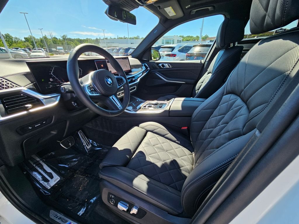 Certified Used 2025 Alpine White BMW M60i image 16