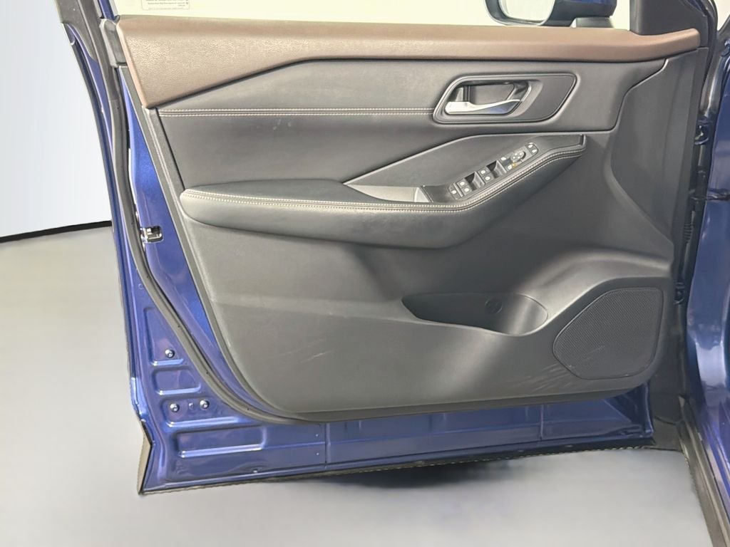 Used 2023 Caspian Blue Metallic Nissan SV image 17