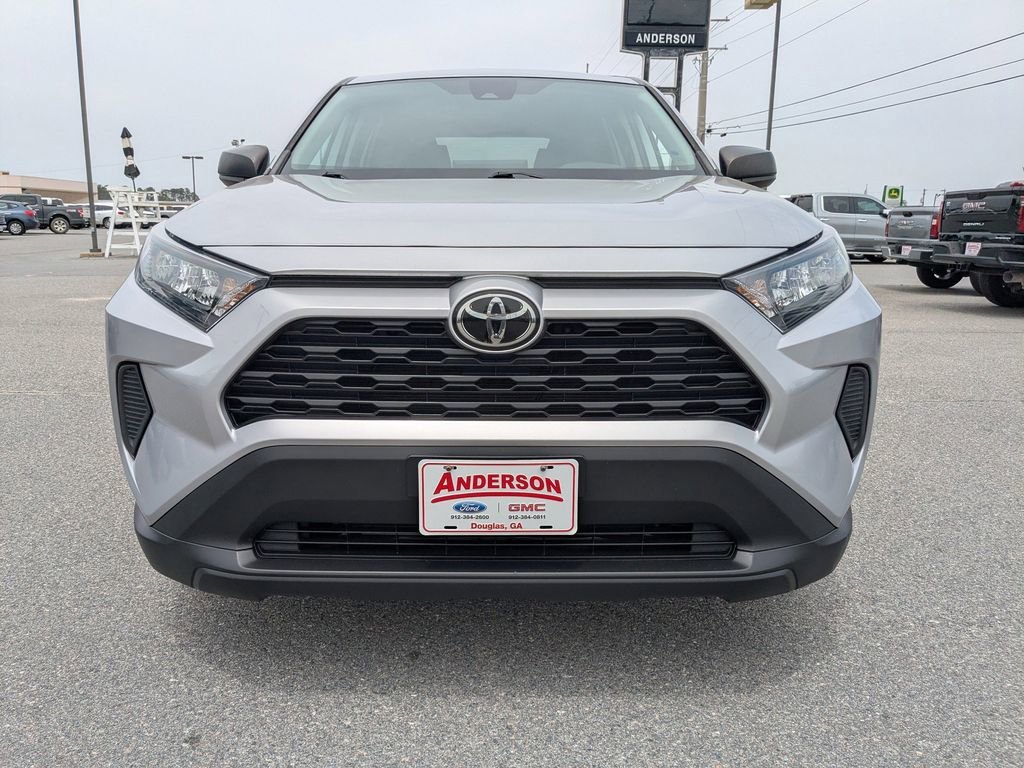 Used 2022  Toyota LE image 9