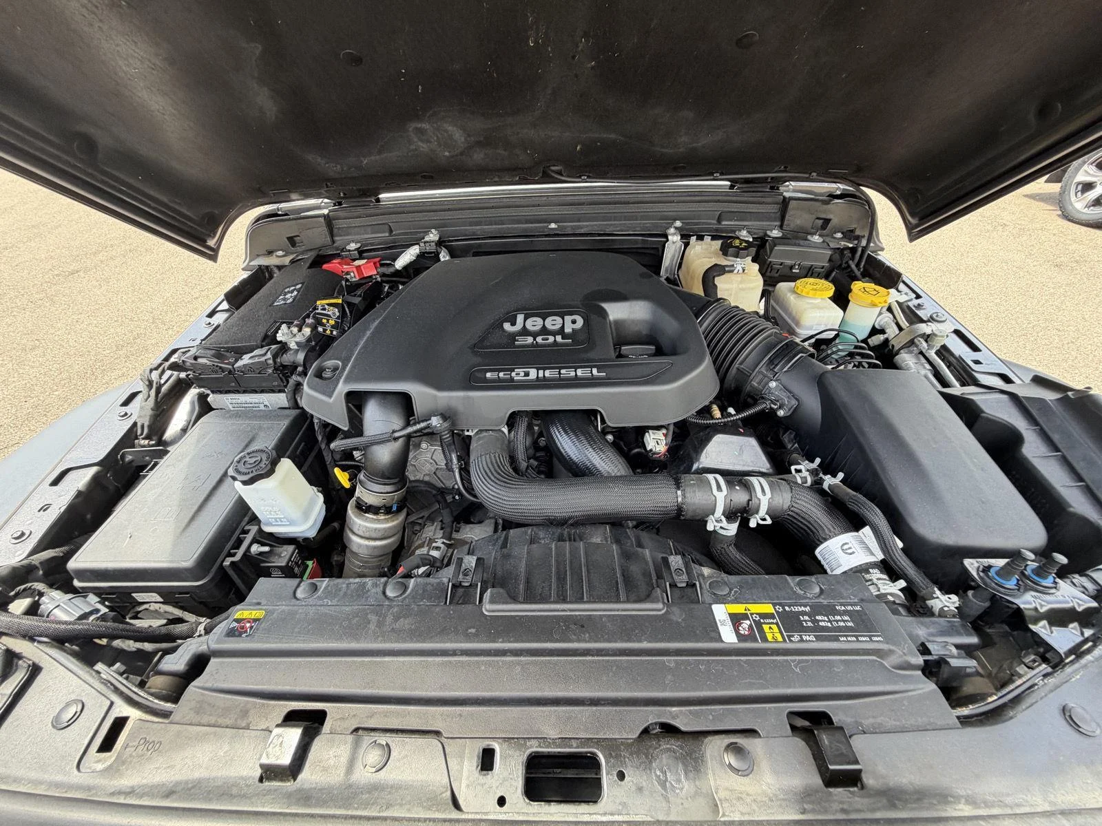Used 2020 Granite Crystal Metallic Clearcoat Jeep Sport S image 23