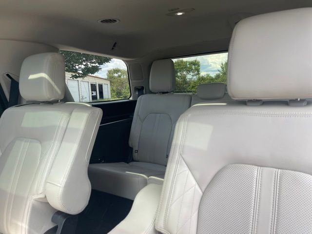 Used 2018 White Ford Platinum image 18