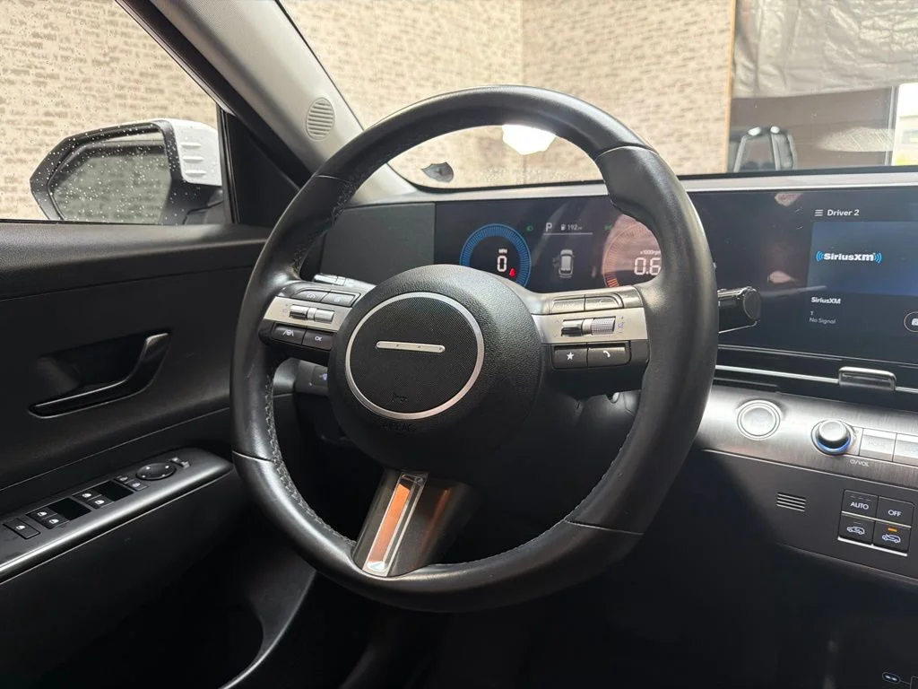 Used 2025 Atlas White Hyundai SEL image 18