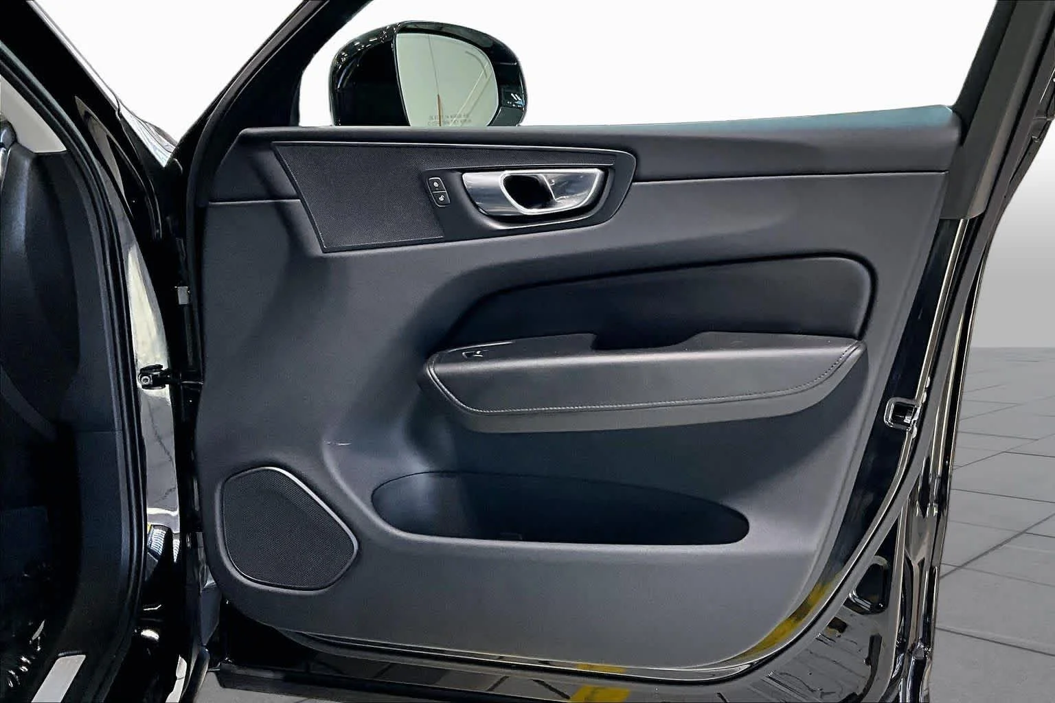 Certified Used 2023 Onyx Black Volvo Plus image 22