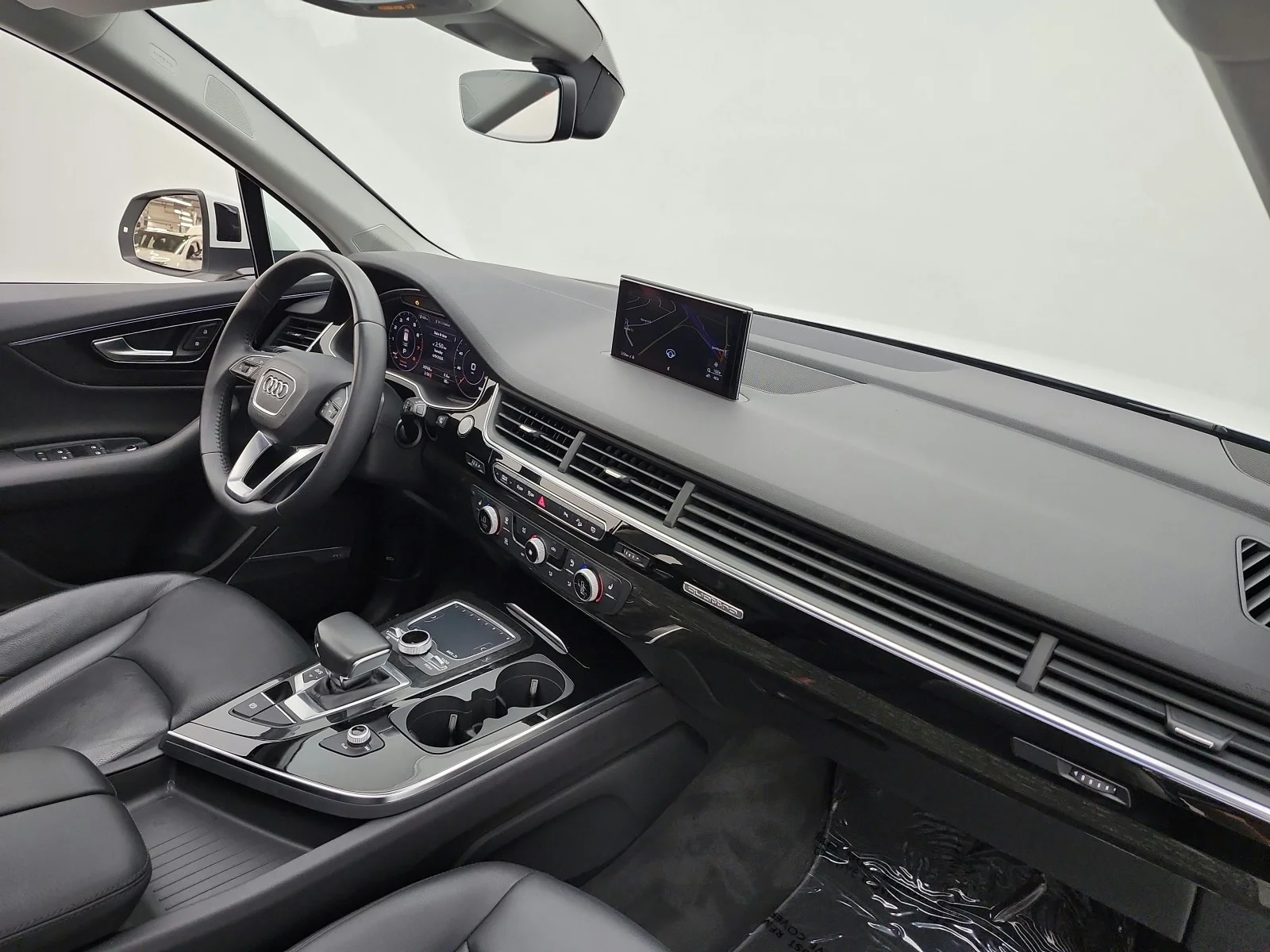 Used 2019 Carrara White Audi Premium Plus 55 TFSI quattro image 18