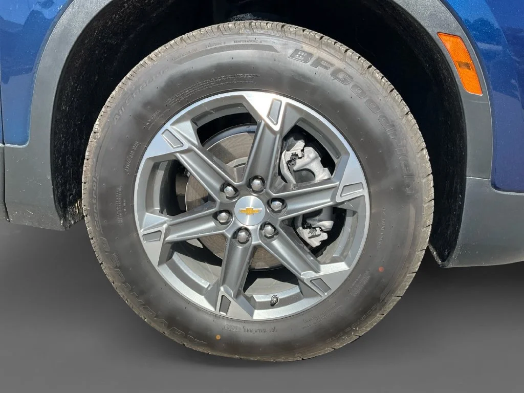 Used 2023 BLUE GLOW METALLIC Chevrolet LT image 12