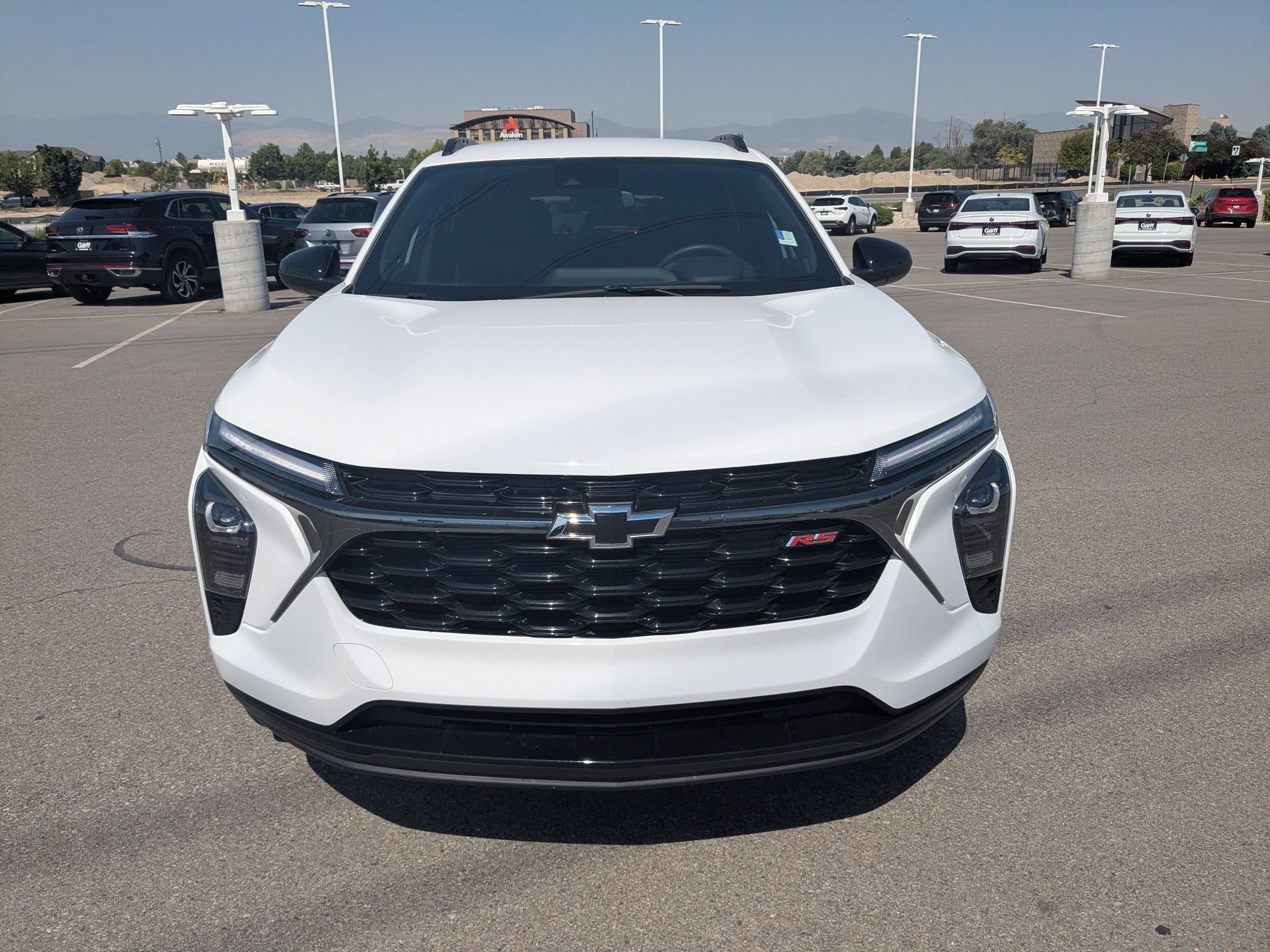 Used 2025 Summit White Chevrolet 2RS image 9