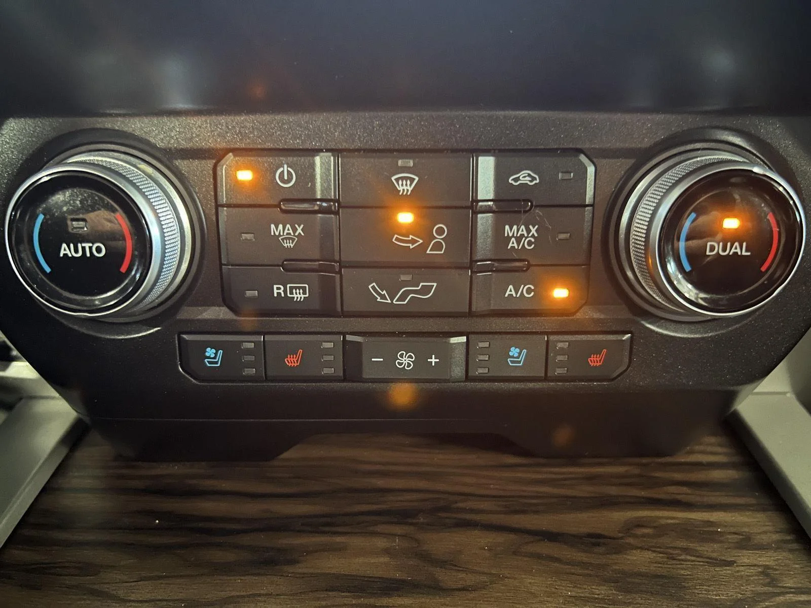Used 2019 Blue Jeans FORD LARIAT image 37