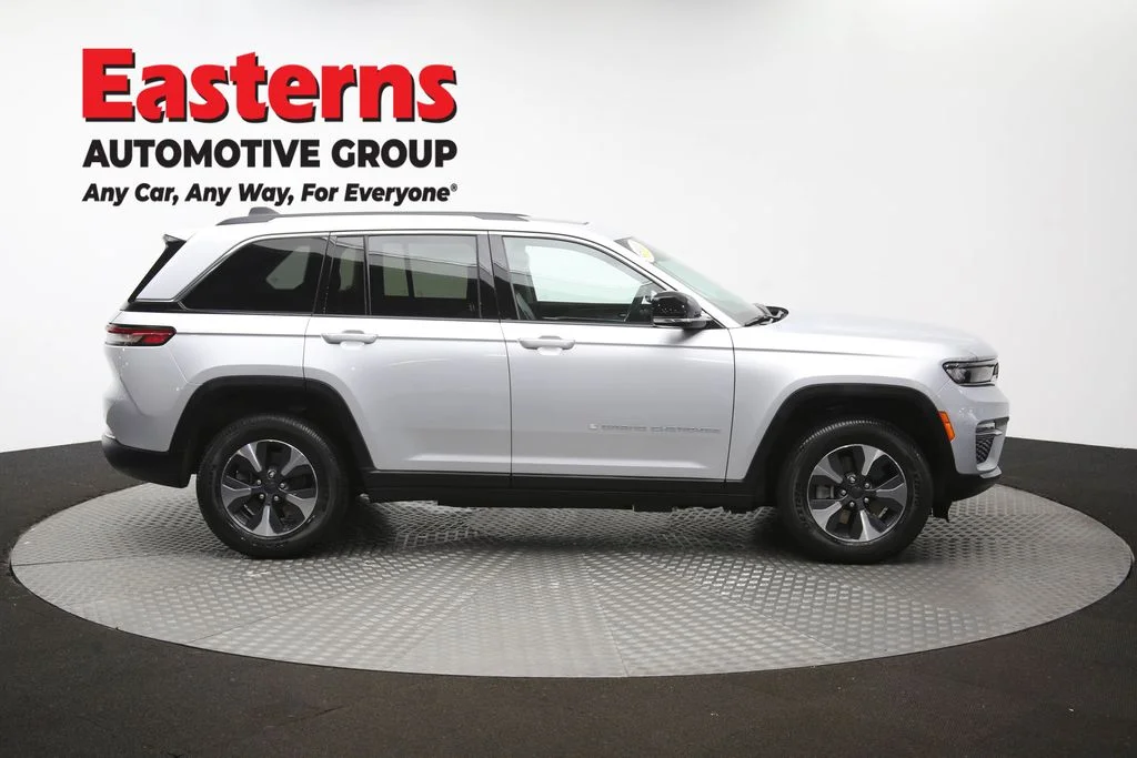 Used 2022 Silver Jeep 4xe image 48