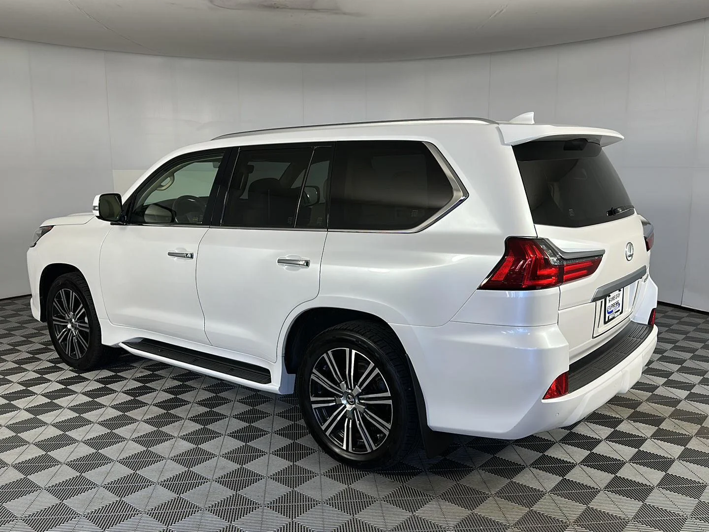 Used 2018 Eminent White Pearl Lexus LX 570 image 26