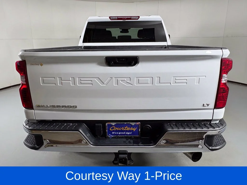 Used 2025 Summit White Chevrolet LT image 9