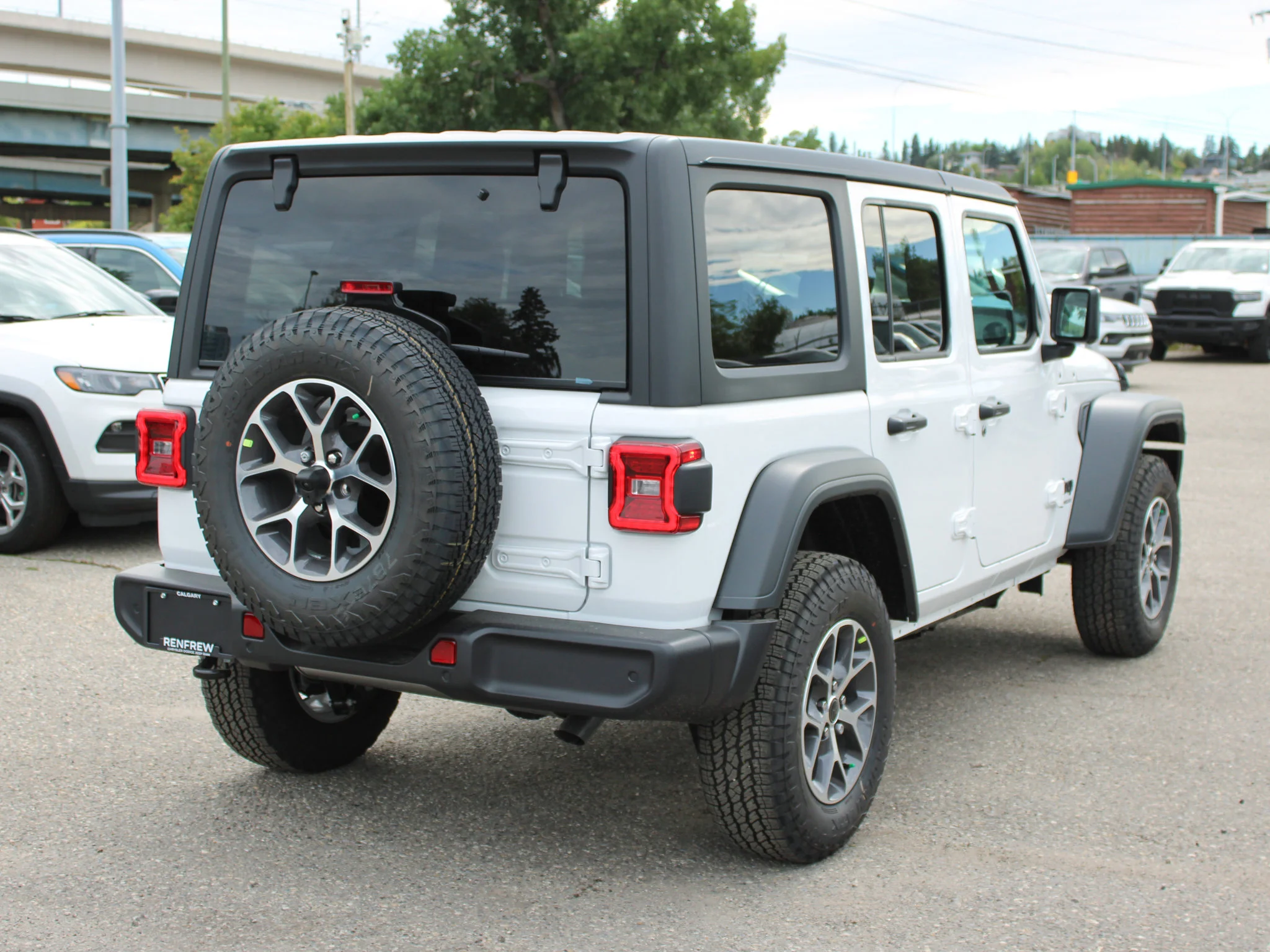 Used 2025 White Jeep Sport S* 4 Door 4x4, Safety Group, Remote Start, Heated Seats, Alpine Audio image 4